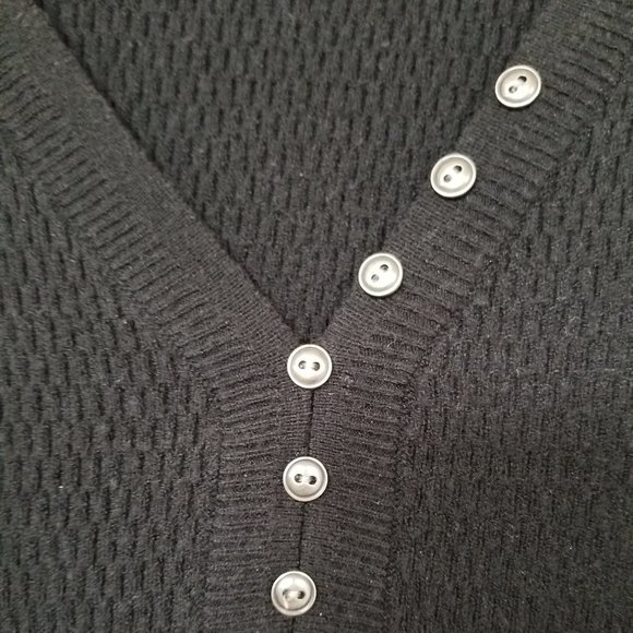 Denver Hayes V-Neck Pullover - Picture 2 of 5